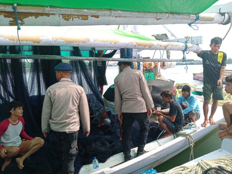 Polairud Polres Bontang Mengimbau Nelayan
Untuk Lebih Berhati-hati