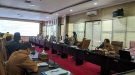 Foto : Komisi A Saat Rapat Pembahasan Raperda Fasilitasi Pesantren