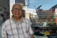 Nasir, salah satu penjahit yang mengerjakan program seragam gratis nasional bagi siswa baru dan seragam batik untuk seluruh pelajar