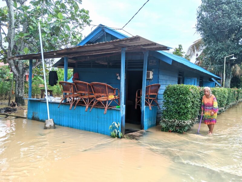Salah Satu Rumah Warga Yang Terendam Banjir di RT 22, Kelurahan Api-Api.