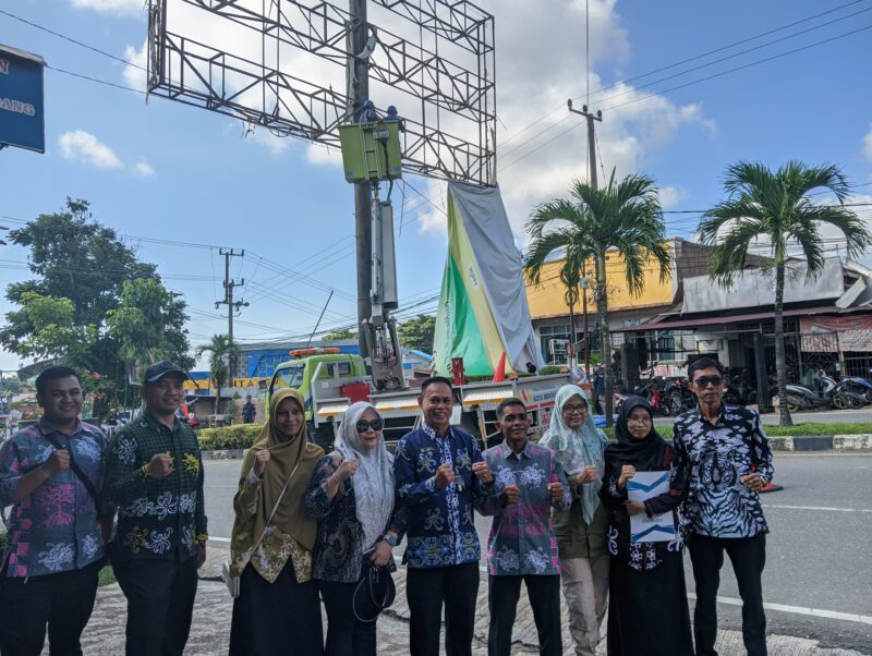 Proses Penurunan Baliho