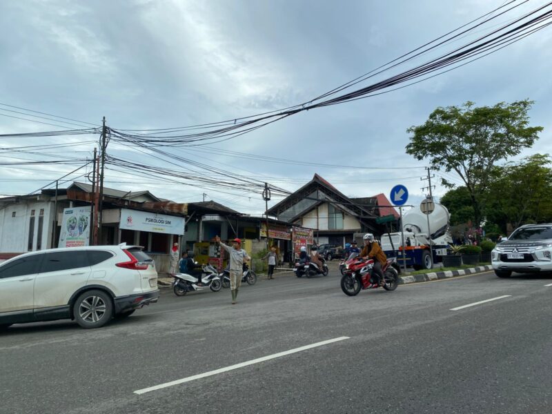 Tank Pengangkut Cor Mogok di Jalan Bhayangkara, Diduga Kehabisan Solar