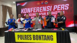 Konferensi Pers Polres Bontang Menunjukkan Barang Bukti Penyalahgunaan Narkoba