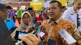 Bupati PPU, Mudyat Noor saat diwawancarai.