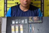 Tersangka pengedar sabu yang berhasil diamankan di Tanjung Laut. (Doc.Humas Polres Bontang)