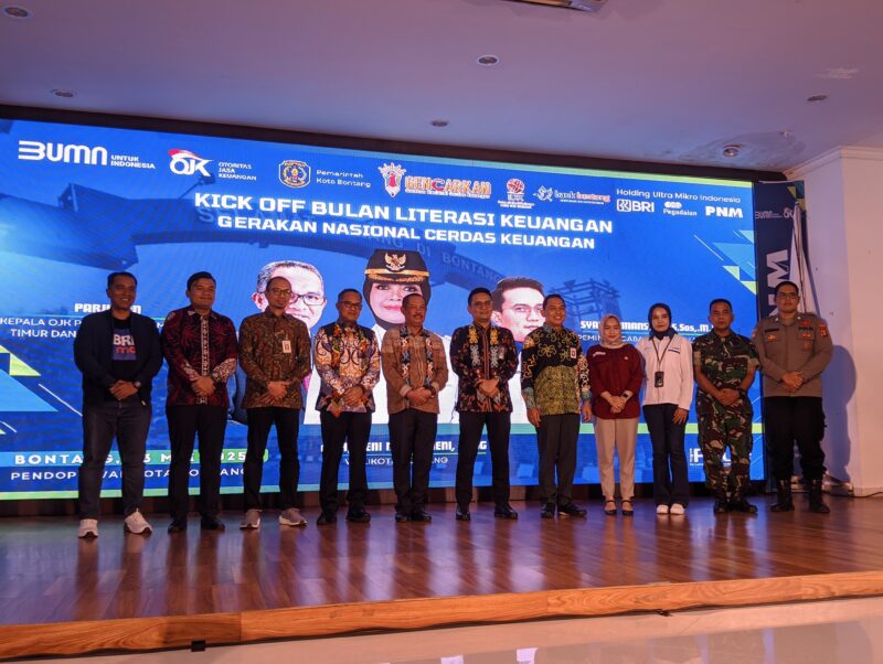Foto Bersama PT. PNM Dalam Acara Kick Off Bulan Literasi Di Pendopo Rujab Walikota Bontang