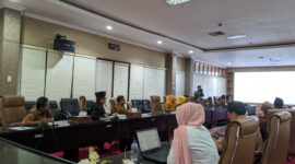 Foto : Komisi A Saat Rapat Pembahasan Raperda Pesantren