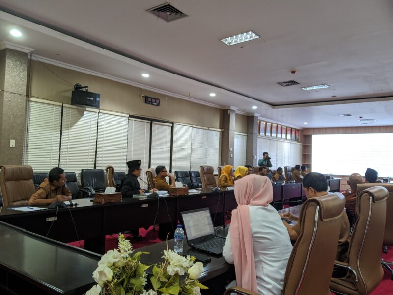 Foto : Komisi A Saat Rapat Pembahasan Raperda Pesantren