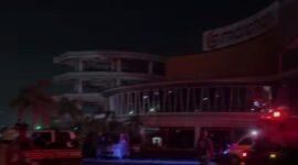 Tim Pemadam Kebakaran berjibaku memadamkan api di Big Mall Samarinda