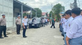 Kepala Dishub Samarinda, Hotmarulitua Manalu, usai melakukan pemantauan langsung di SMAN 8 Kota Samarinda.(dok. Iknnews.co/Rara)