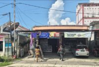 Penertiban reklame rokok di 15 Kelurahan Kota Bontang. (Dok. Humas DPMPTSP Bontang).