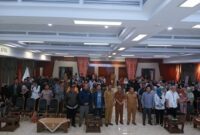 Foto bersama usai kegiatan penyerahan bantuan. (Dok. IKNNews.co/Nurlinda)