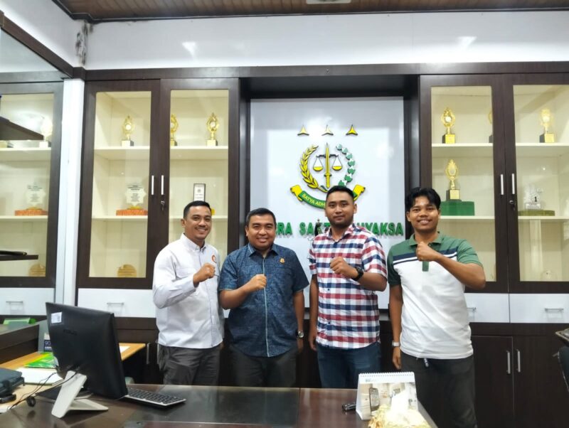 Forum Alumni Badan Eksekutif Mahasiswa (Fabem) Riau Bersama Presiden Mahasiswa Universitas Islam Kuantan (Foto: Ist)