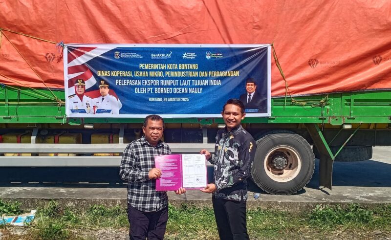 Wakil Wali Kota Bontang, Agus Haris (kiri)